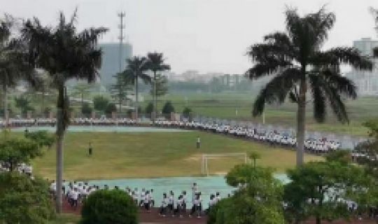 心系教育，情滿校園